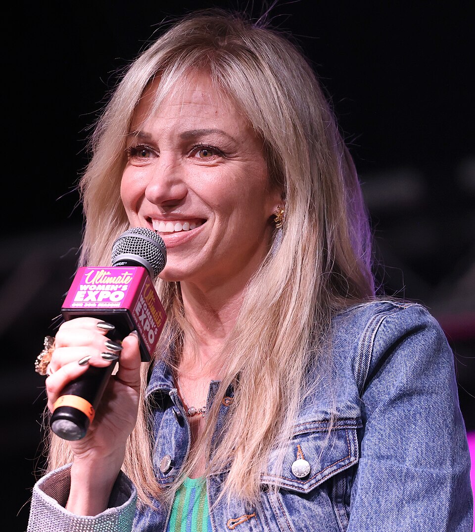 Artist photo of Debbie Gibson