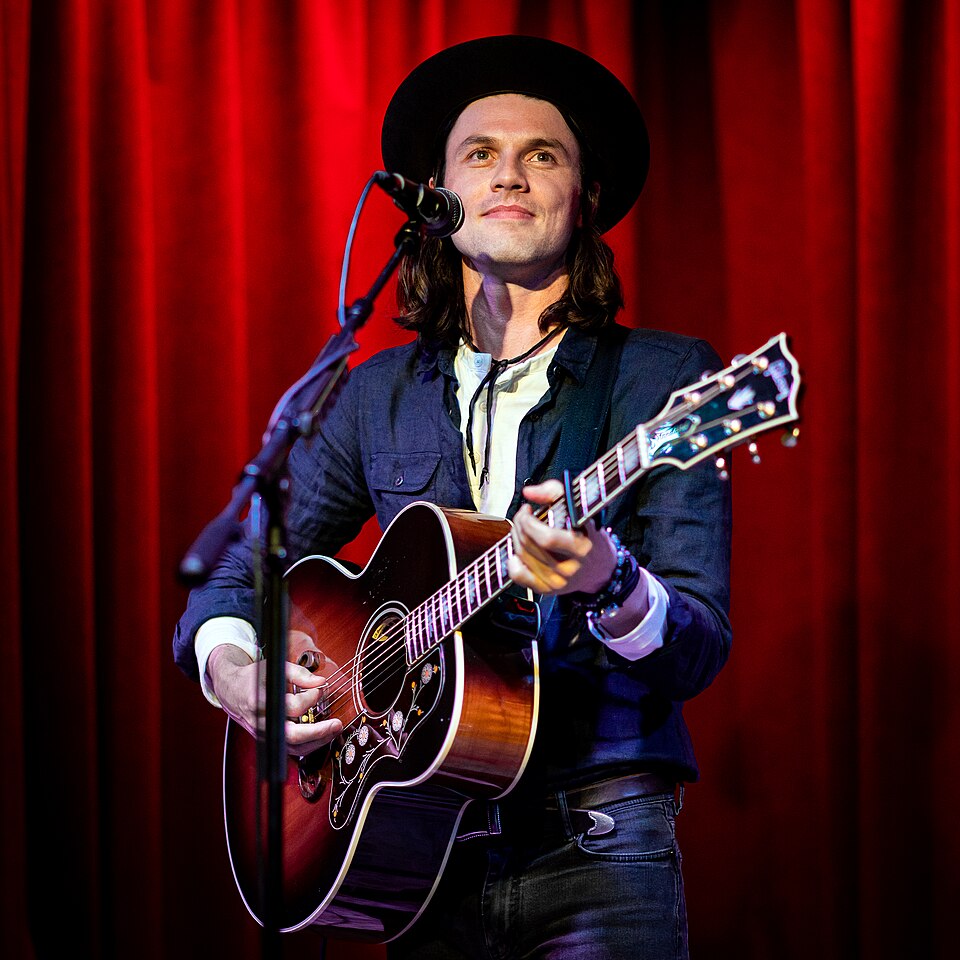 Artist photo of James Bay
