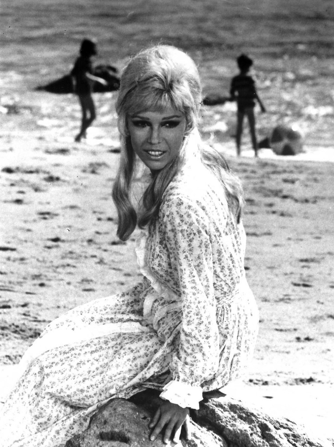 Artist photo of Nancy Sinatra